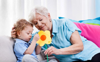 Отпуск по уходу за внуком: засчитывается ли это время в страховой стаж