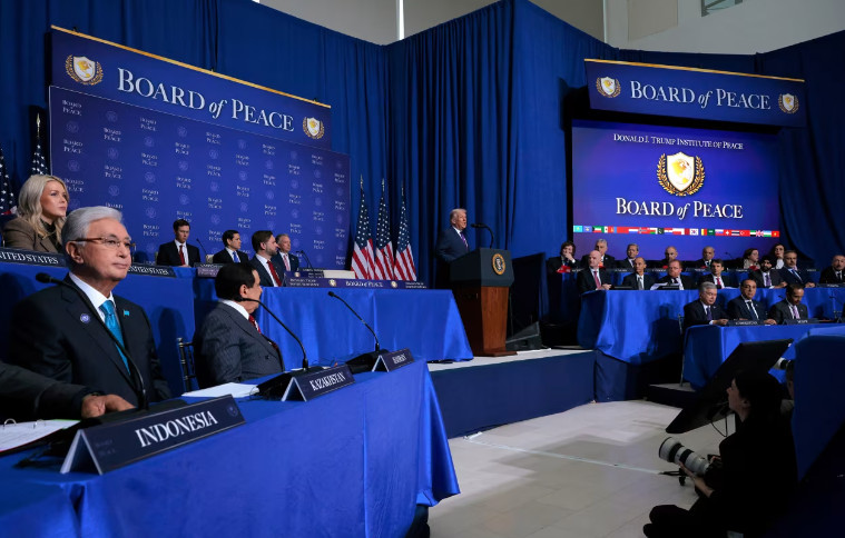 В США началось первое заседание Совета мира Трампа