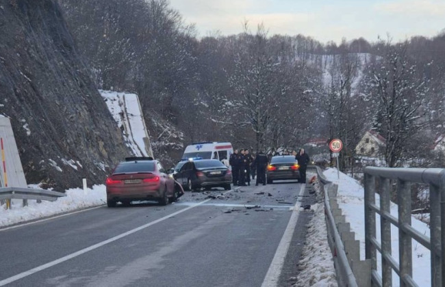 В Черногории автомобиль украинца врезался в полицейский эскорт: что известно