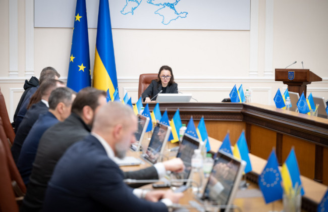 Повышение зарплат педагогам и соцработникам: Кабмин направил дополнительные средства местным бюджетам