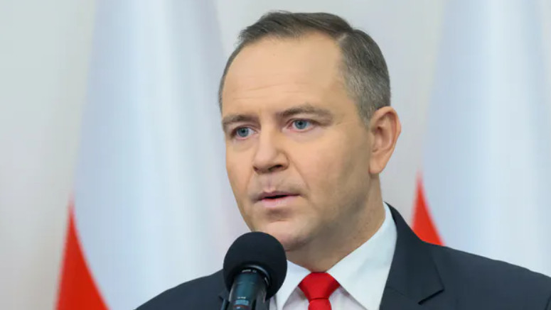 Польша меняет правила для украинцев — Кароль Навроцкий подписал закон