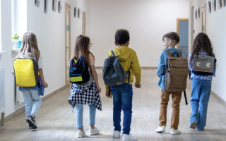 Новые правила безопасности в школах: с чем теперь нельзя заходить в учебные заведения