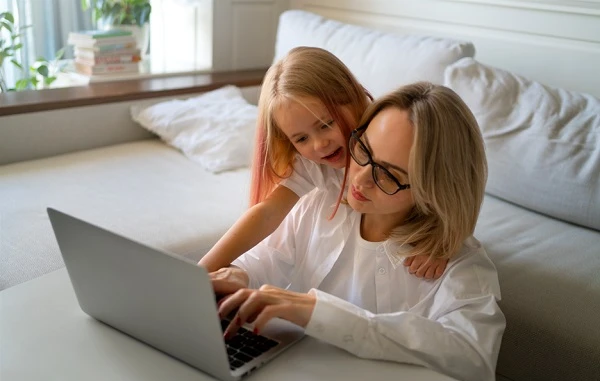 Налоги платят, а помощь не получают: что не так из «єЯсла» для матерей-ФЛП