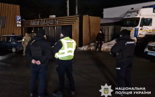 В Черновицкой области мужчина бросил гранату в авто полиции — есть раненые