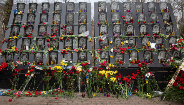 Україна вшановує пам'ять Героїв Небесної Сотні