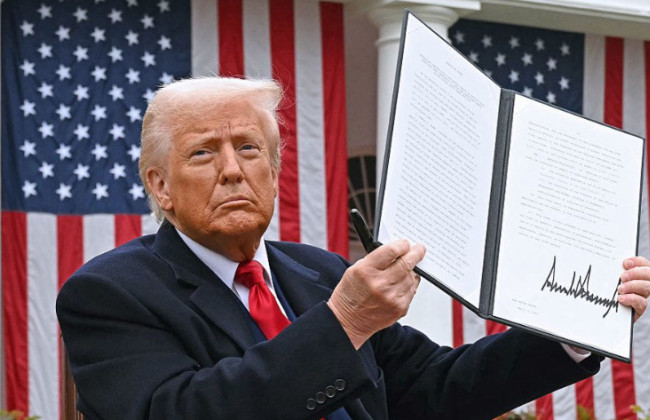 Дональд Трамп запровадив 10-відсоткові глобальні мита для всіх країн