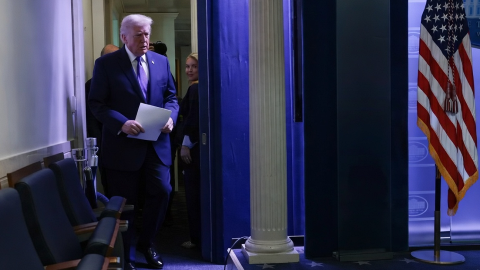 Дональд Трамп объявил о повышении глобальных пошлин для стран до 15% — и это не предел