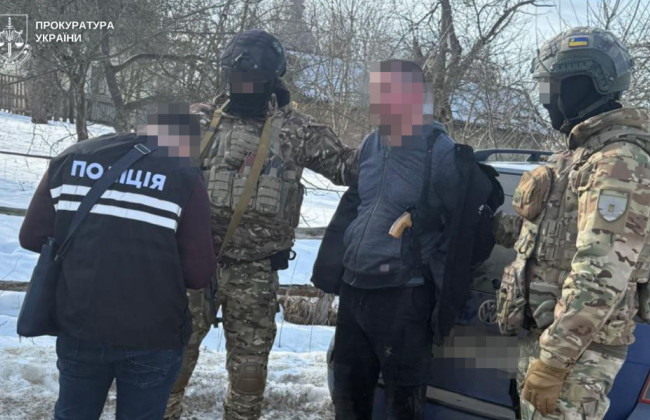 Требовал 5000 долларов: задержан мужчина, который шантажировавший бывшую интимными фото