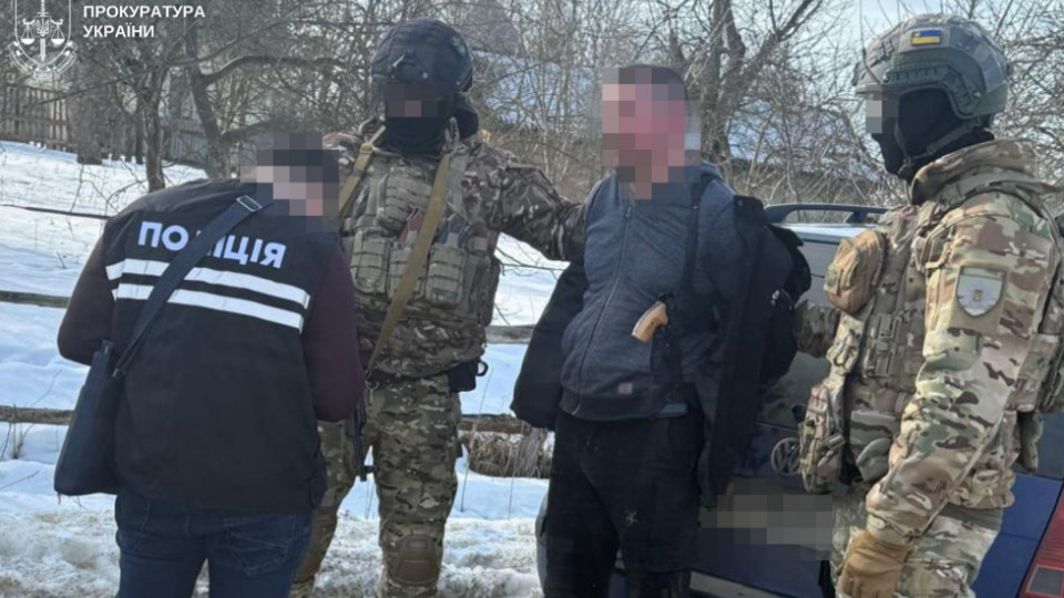Вимагав 5000 доларів: затримали чоловіка, який шантажував колишню інтимними фото
