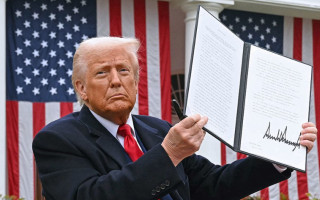 Дональд Трамп запровадив 10-відсоткові глобальні мита для всіх країн