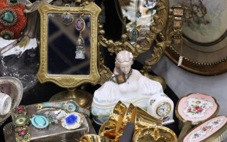 НАЗК пояснило, як декларувати цінну річ, що є подарунком: антикваріат, картини, прикраси