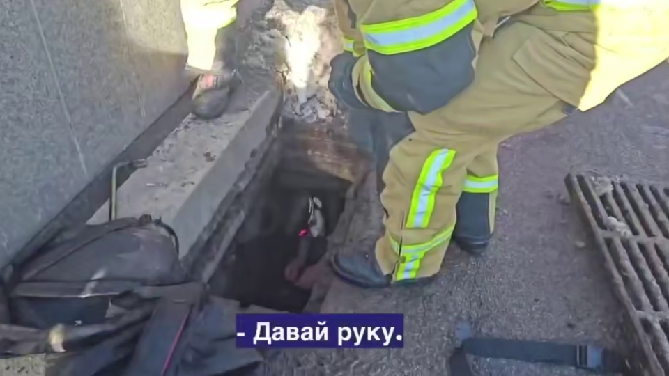 В Киеве дети заблудились в канализации: их спасали патрульные и ГСЧС, видео