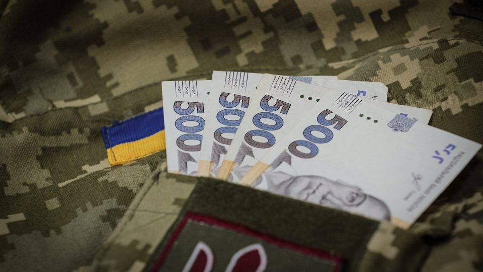 Единовременная денежная помощь семьям погибших военных – кто имеет право и как распределяется выплата