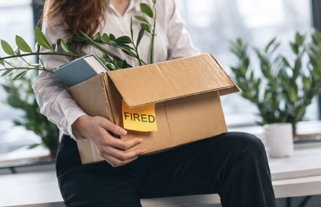 В Великобритании женщина добилась компенсации от обанкротившейся юридической фирмы за незаконное увольнение