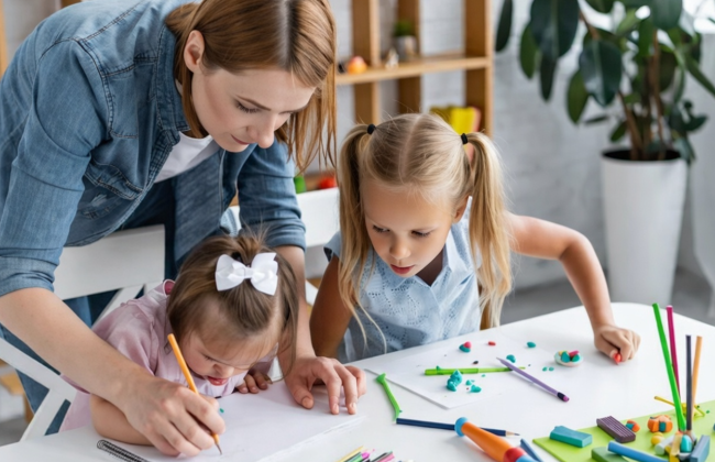 Репетиторам без ФОП нагадали про обов’язок декларування доходів: дедлайн — 1 травня 2026 року