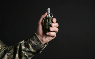 У Дніпрі військовий через ревнощі підірвав гранату у дворі багатоповерхівки: суд виніс вирок