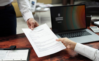 Работодателям хотят разрешить увольнение работников «задним числом»