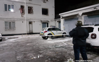 В Днепре в здании полиции произошел взрыв – выбиты окна, поврежден припаркованный автомобиль