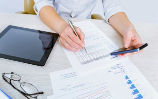 Реализация билетов на проезд и НДС: кто и когда составляет налоговую накладную