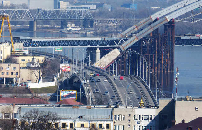 У Києві тимчасово обмежать рух на Набережно-Рибальській та Кирилівській вулицях