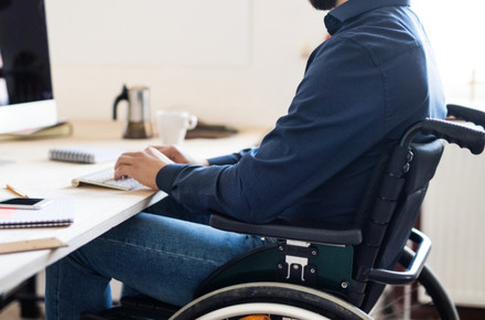 У ДПС пояснили, хто є платниками внеску на підтримку працевлаштування осіб з інвалідністю