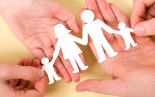 Як визначають ім’я і прізвище дитини у разі конфлікту між батьками: коли рішення ухвалює суд