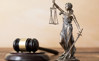 За гроші обіцяли працевлаштування з бронюванням — апеляційний суд посилив покарання ділкам