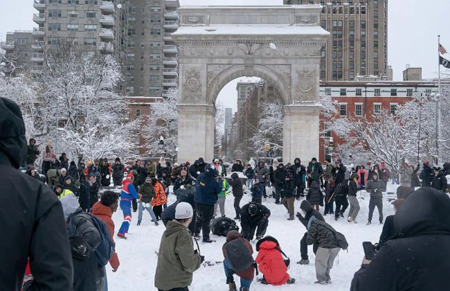 У Нью-Йорку молодики закидали поліцейських сніжками – відкрито кримінальне провадження