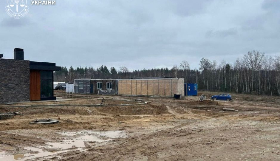 Судитимуть підприємця, який привласнив 500 тисяч благодійних коштів на будівництво модульних будинків у Мощуні