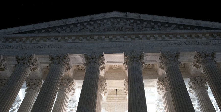 Верховный суд США разрешил ограничивать общение подсудимых с адвокатами во время перерыва в допросе