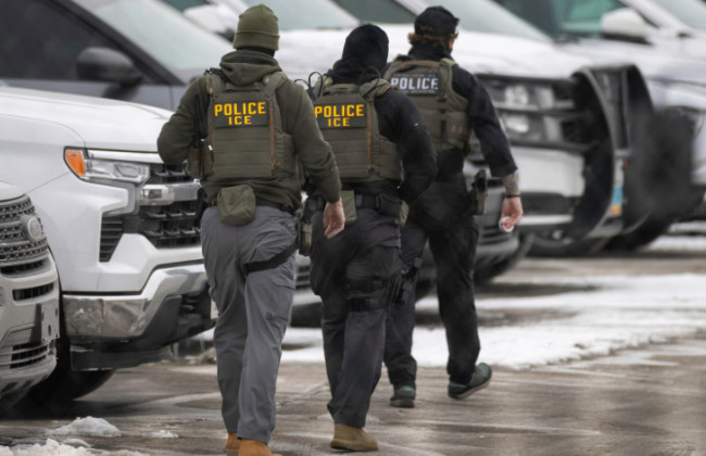 У США агенти ICE сім разів вдарили електрошокером студента — він вимагає 70 млн доларів компенсації