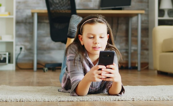 Польща планує заборонити соцмережі для дітей до 15 років – новий закон передбачатиме штрафи для платформ