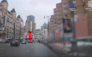 У Києві покарали водія BMW, який перетнув подвійну суцільну лінію дорожньої розмітки — відео