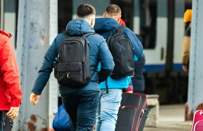 Чи повертатиме ЄС чоловіків призовного віку до України — у Єврокомісії дали відповідь