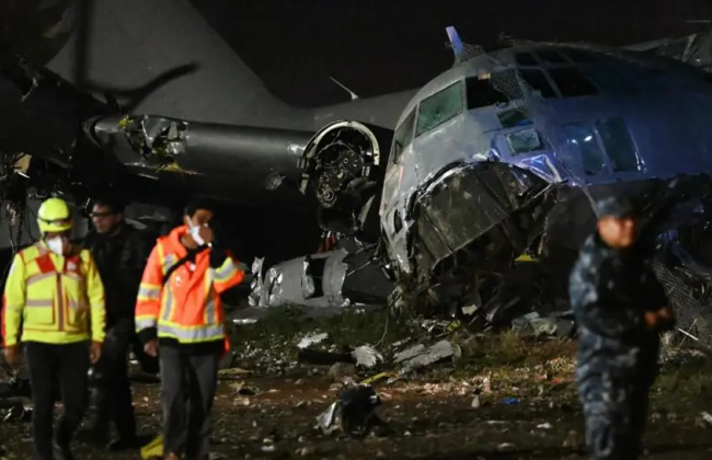 В Боливии при падении военного самолёта с деньгами погибли 15 человек