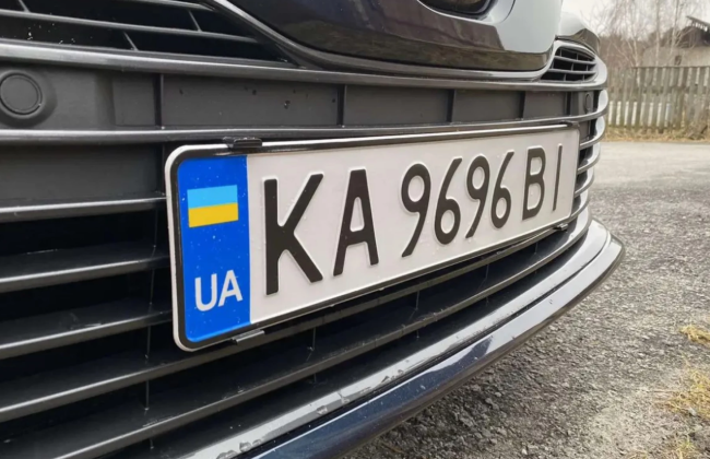 Відновлення водійського та свідоцтва про реєстрацію авто: чи потрібно окремо платити за номер
