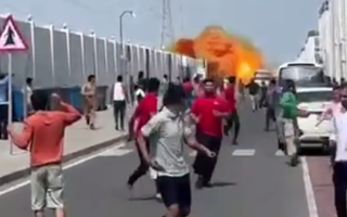 У Катарі збита іранська ракета впала на натовп людей, відео