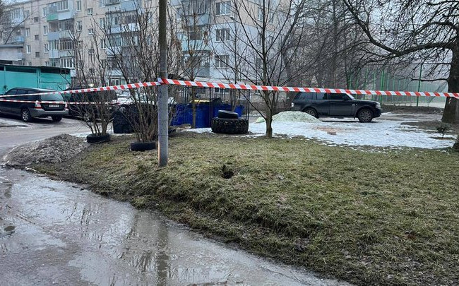 У Львові на вулиці виявили гранату, фото