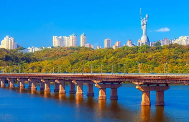 У КМДА заперечили «нові правила» проїзду мостом Патона у Києві