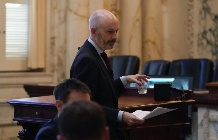 У США адвоката, який підробляв у покері, визнано винним у податковому шахрайстві