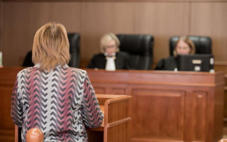 В Великобритании хотят обязать свидетелей подтверждать, что их показания написаны без ИИ