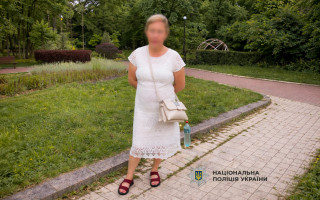 В Киеве женщина под предлогом «снятия порчи» завладела 30 тысячами гривен пенсионерки
