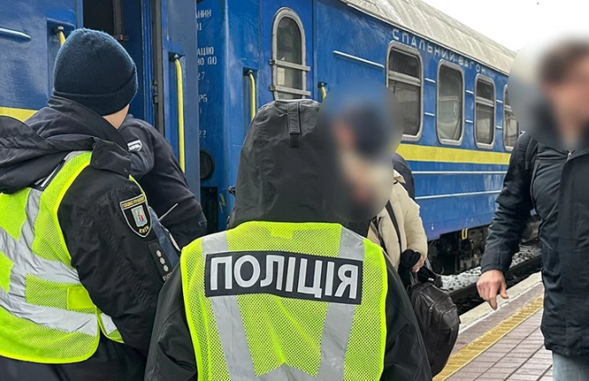 У Києві судитимуть сімох працівників Укрзалізниці, які заробляли на перепродажу міжнародних квитків