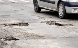 В Киеве объявили ремонт дорог: что говорят в КГГА об аварийной ямочности