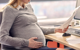 Чи зараховується декретна відпустка до страхового стажу для пенсії