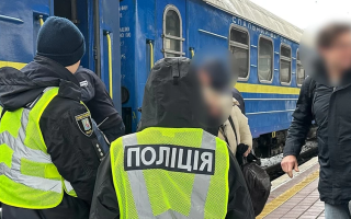 У Києві судитимуть сімох працівників Укрзалізниці, які заробляли на перепродажу міжнародних квитків