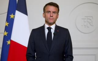 Макрон отправил авианосец в Средиземное море из-за ситуации на Ближнем Востоке