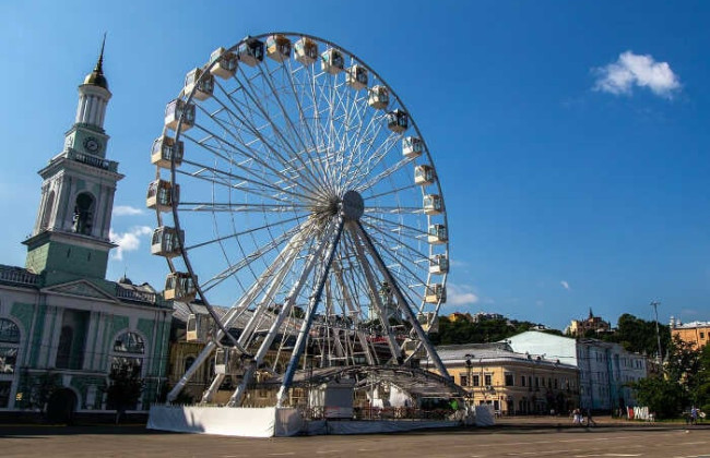 Суд зняв арешт з оглядового колеса на Контрактовій площі в Києві – чи повернуть його в експлуатацію
