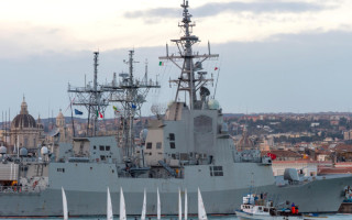Испания отправит военный корабль для защиты Кипра