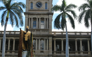 Имеет ли власть право сокращать льготы пенсионерам: суд США рассматривает дело, которое длится 20 лет